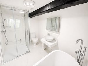 En Suite- click for photo gallery